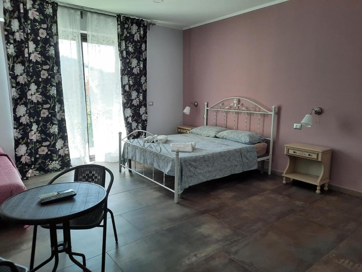 Bed and Breakfast Taorbay Giardini-Naxos Exterior foto